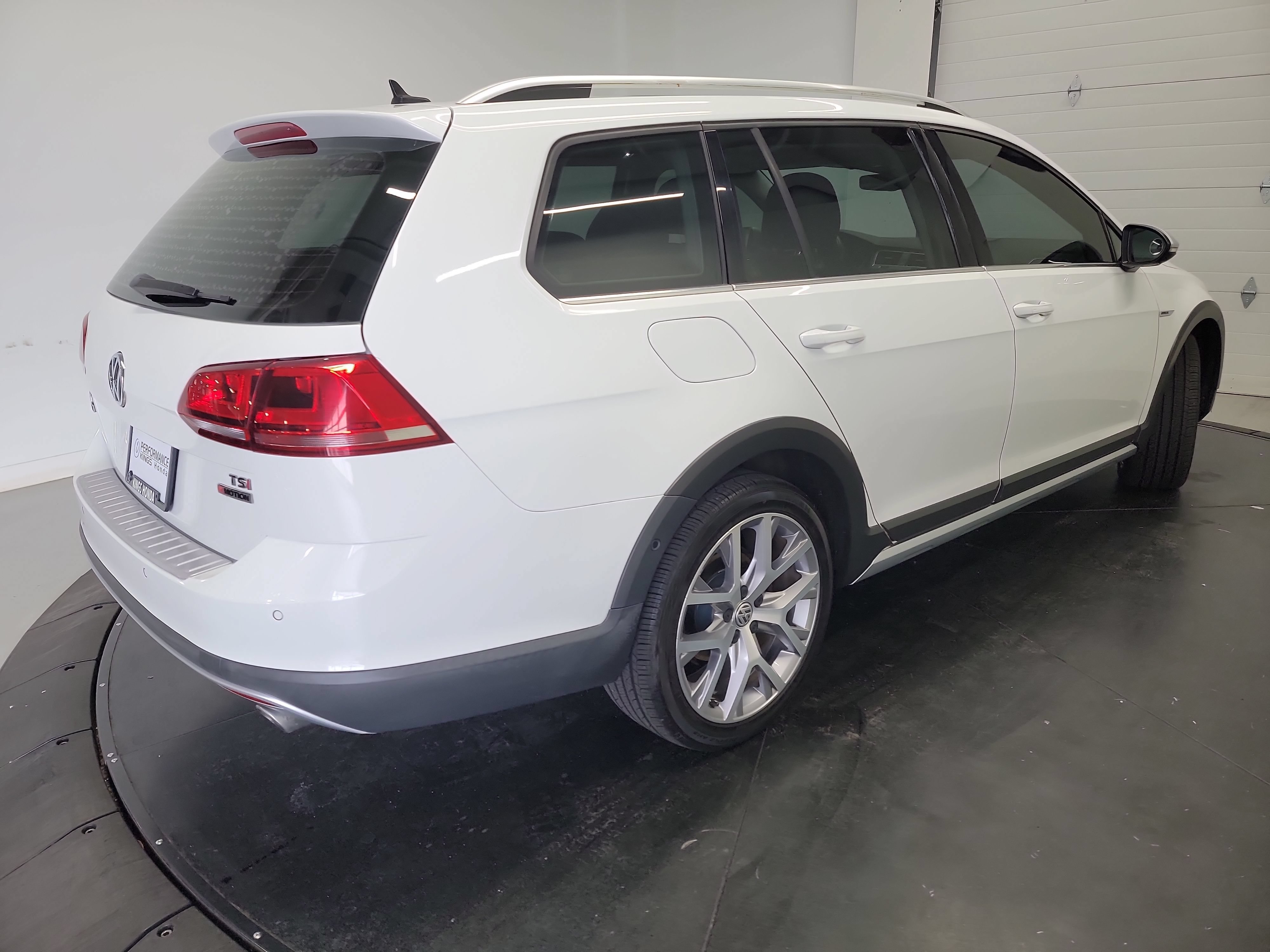 Used 2017 Volkswagen Golf Alltrack SEL AWD/4WD image 16