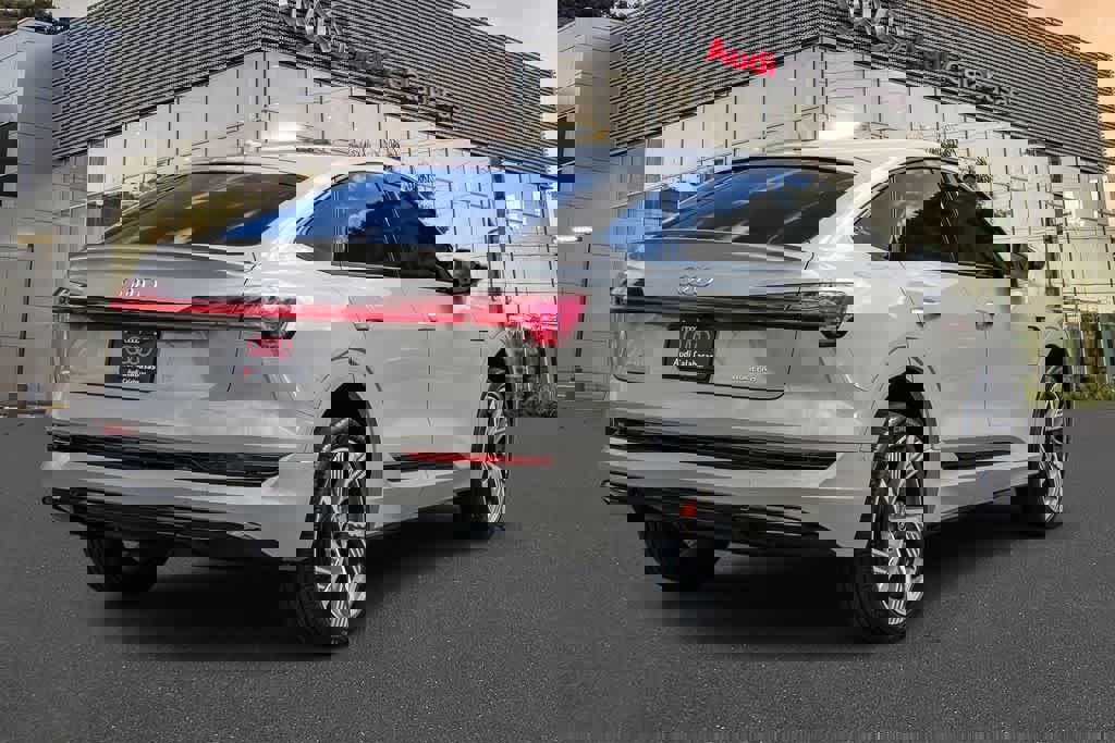 Used 2022 Audi e-tron Prestige w/ Prestige Package image 4