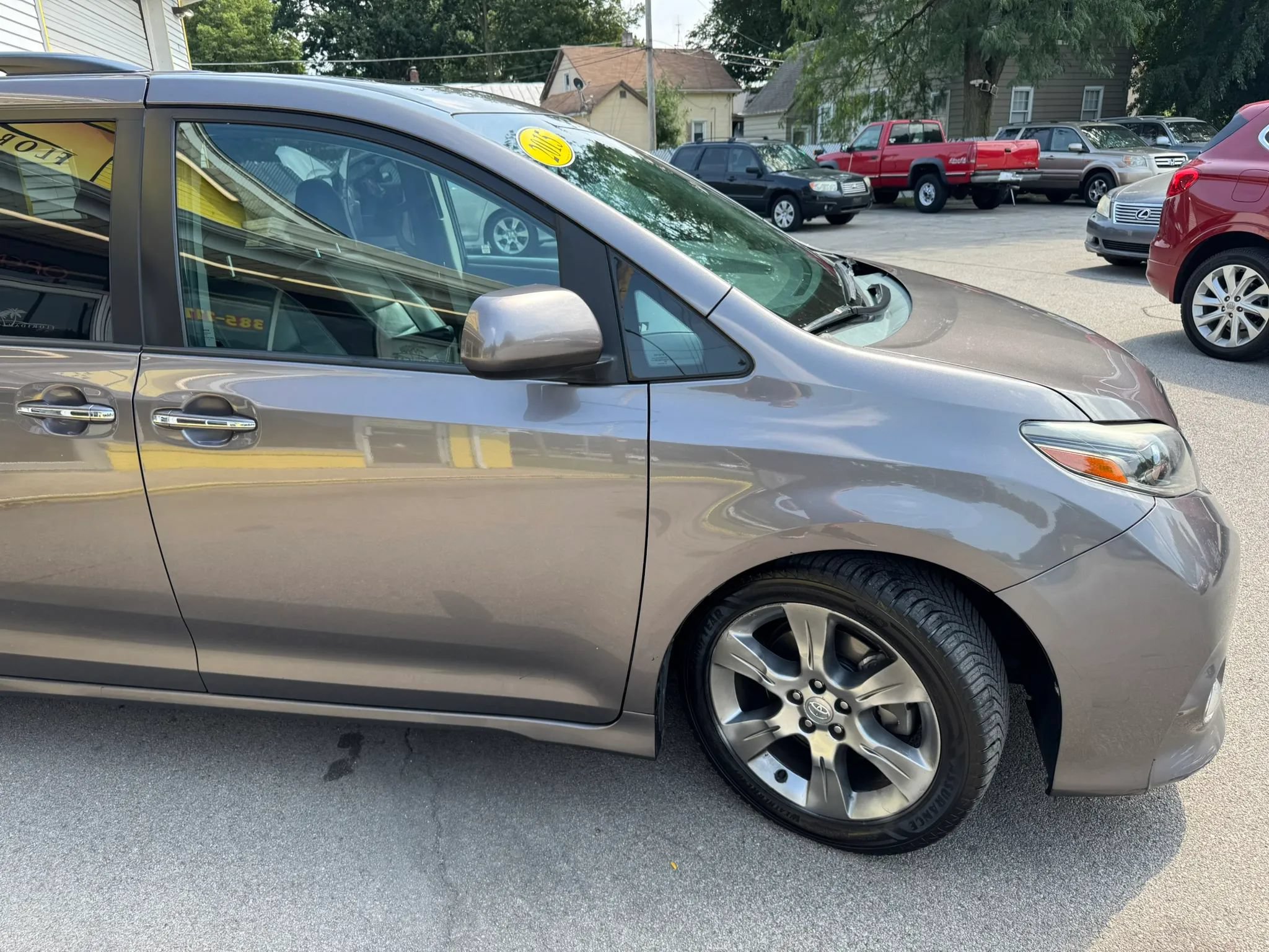 Used 2015 Toyota Sienna SE w/ SE Preferred Package FWD image 11