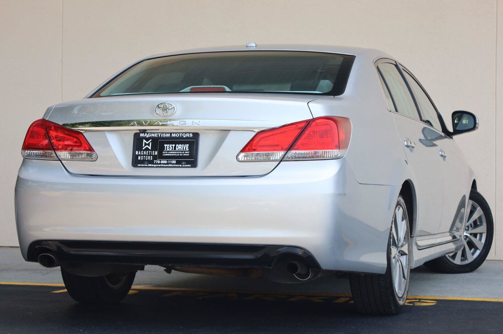 Used 2011 Toyota Avalon Limited FWD image 11