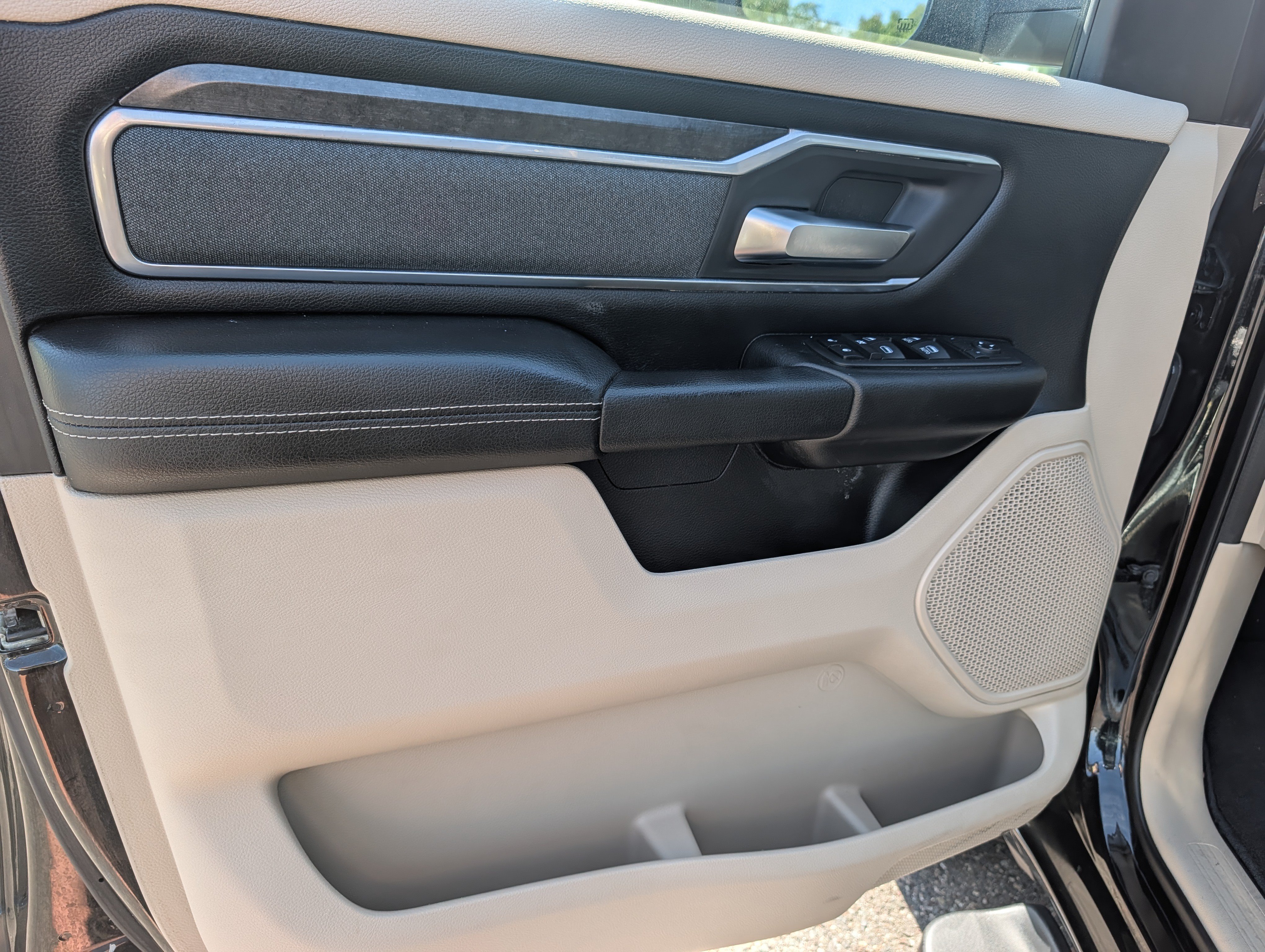 Used 2019 RAM 1500 Big Horn AWD/4WD image 11