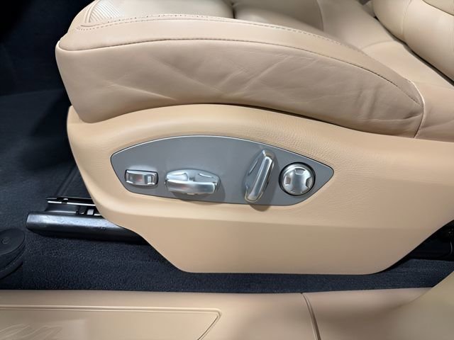 Used 2025 Porsche Macan AWD/4WD image 13