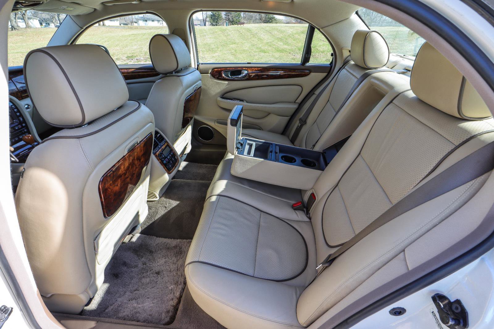 Used 2008 Jaguar XJ8 L image 36