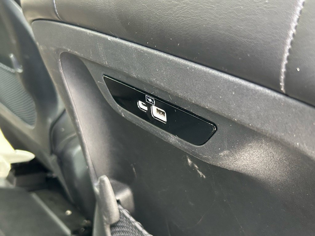 Used 2023 Chrysler Pacifica Touring-L FWD image 32