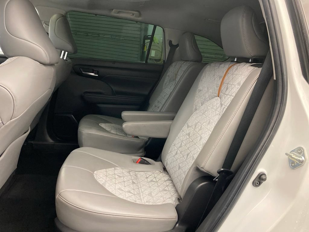 Used 2022 Toyota Highlander Bronze Edition AWD/4WD image 22