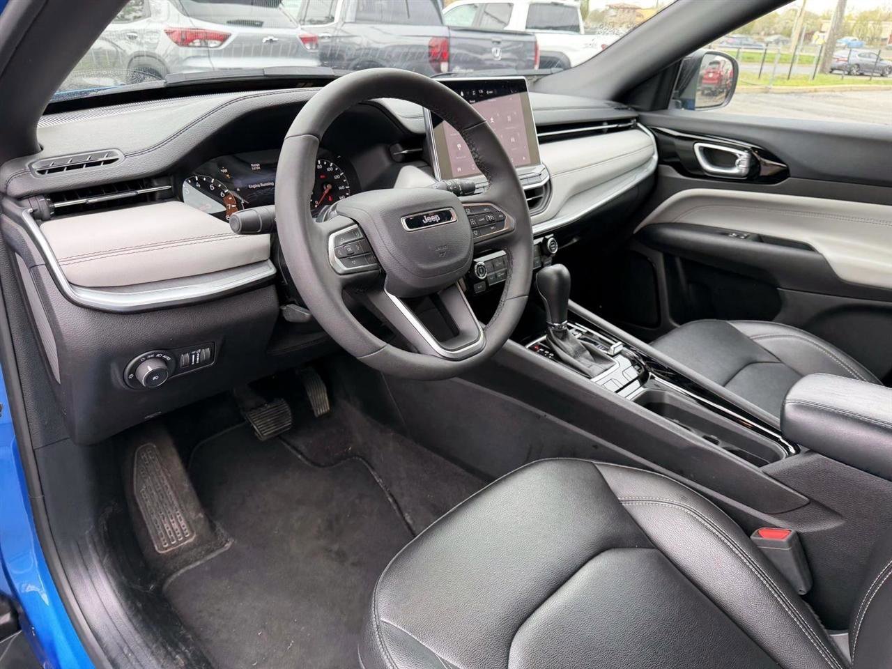 Used 2025 Jeep Compass Limited AWD/4WD image 11