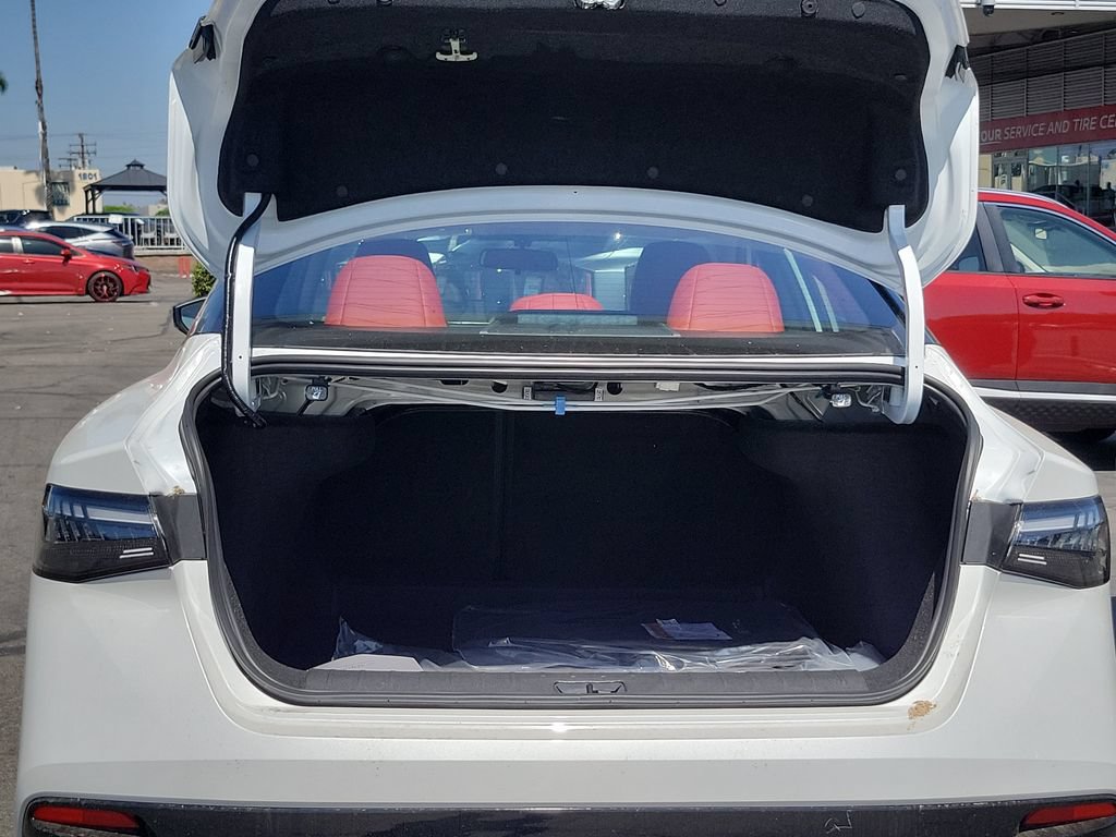 New 2027 Nissan Sentra SR w/ Floor Mat Package FWD image 15