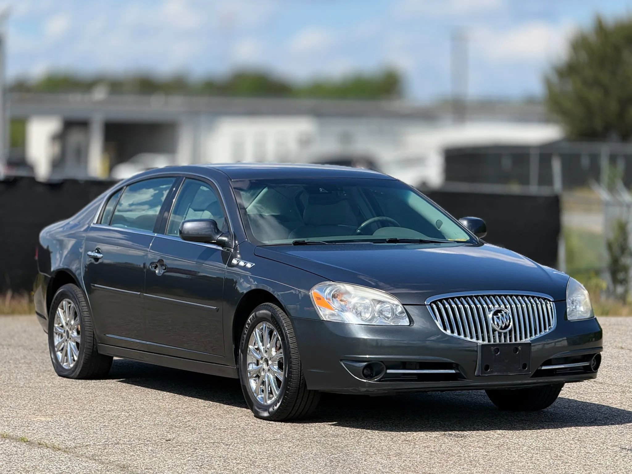 Used 2011 Buick Lucerne CXL FWD image 1