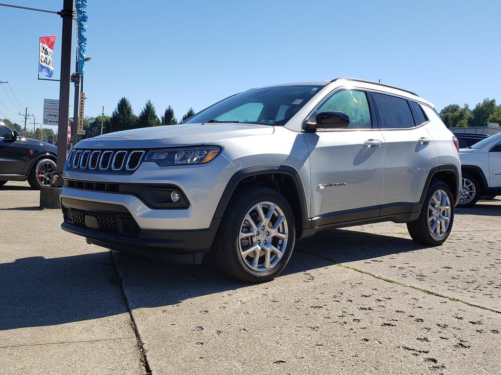 Used 2024 Jeep Compass Latitude AWD/4WD image 8