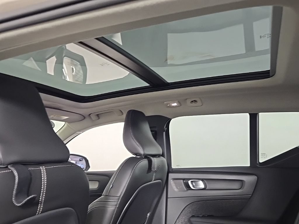 Certified 2024 Volvo XC40 B5 Core AWD/4WD image 19