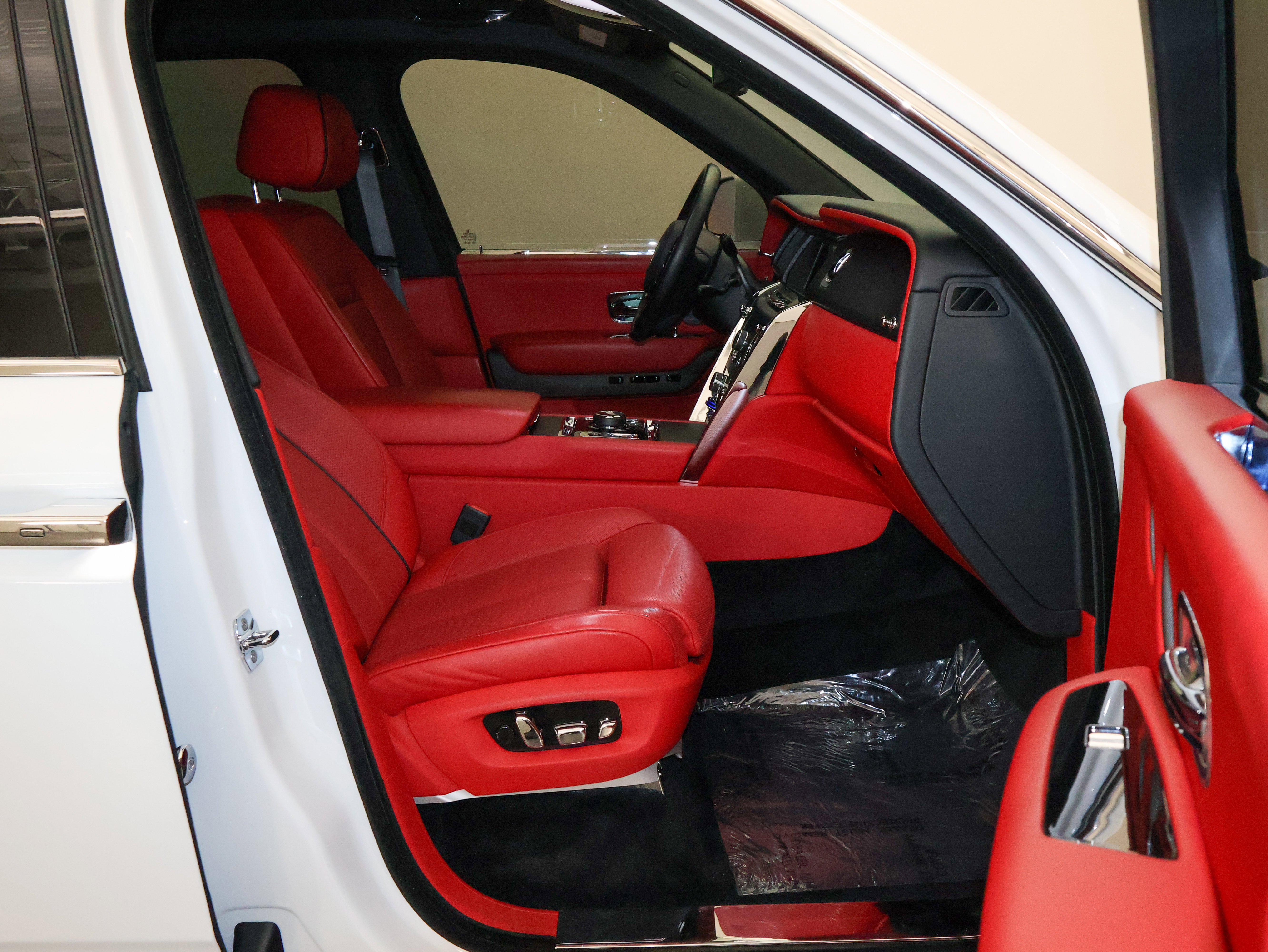 Used 2023 Rolls-Royce Cullinan image 61