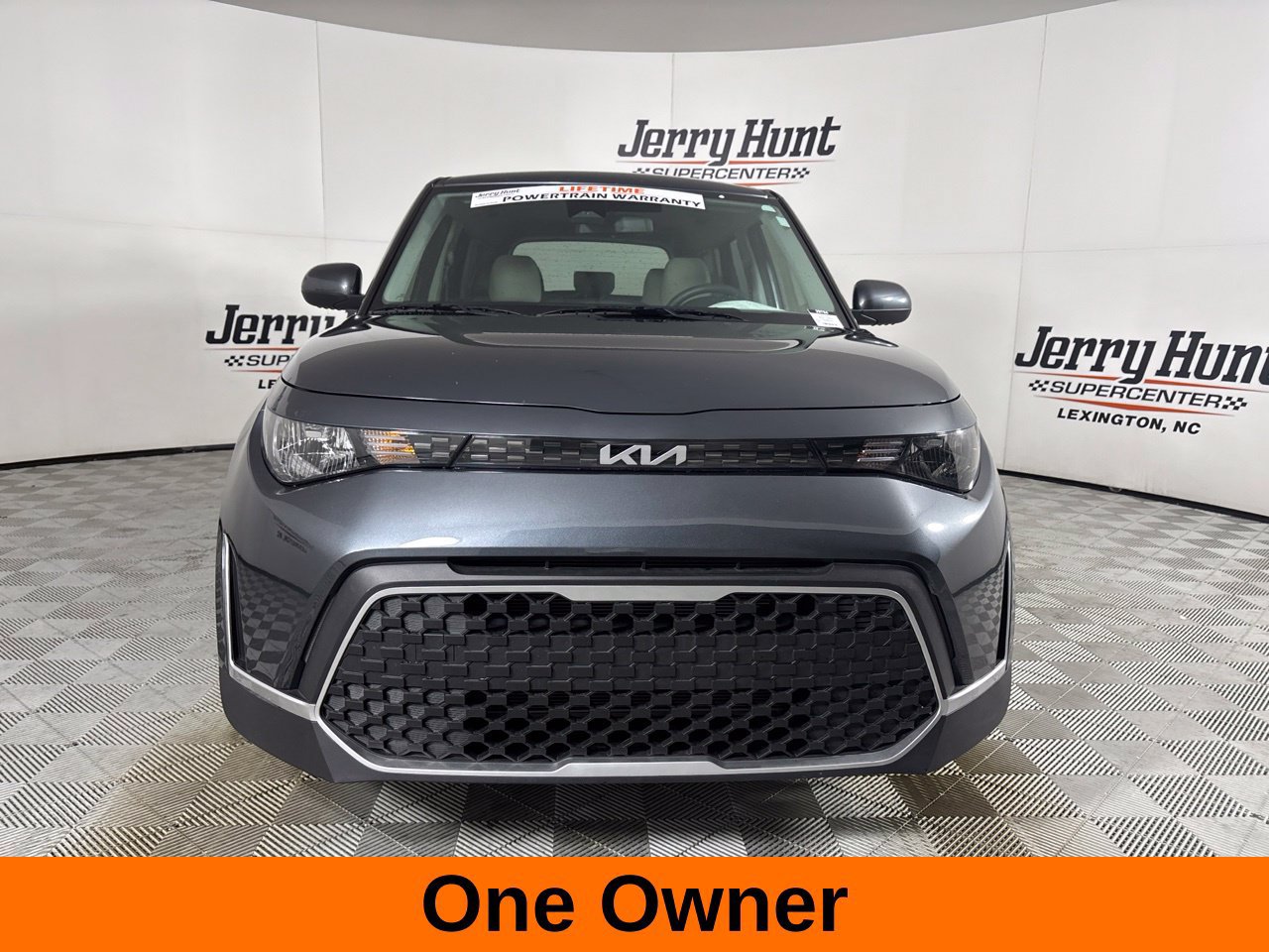 Used 2025 Kia Soul LX FWD image 3