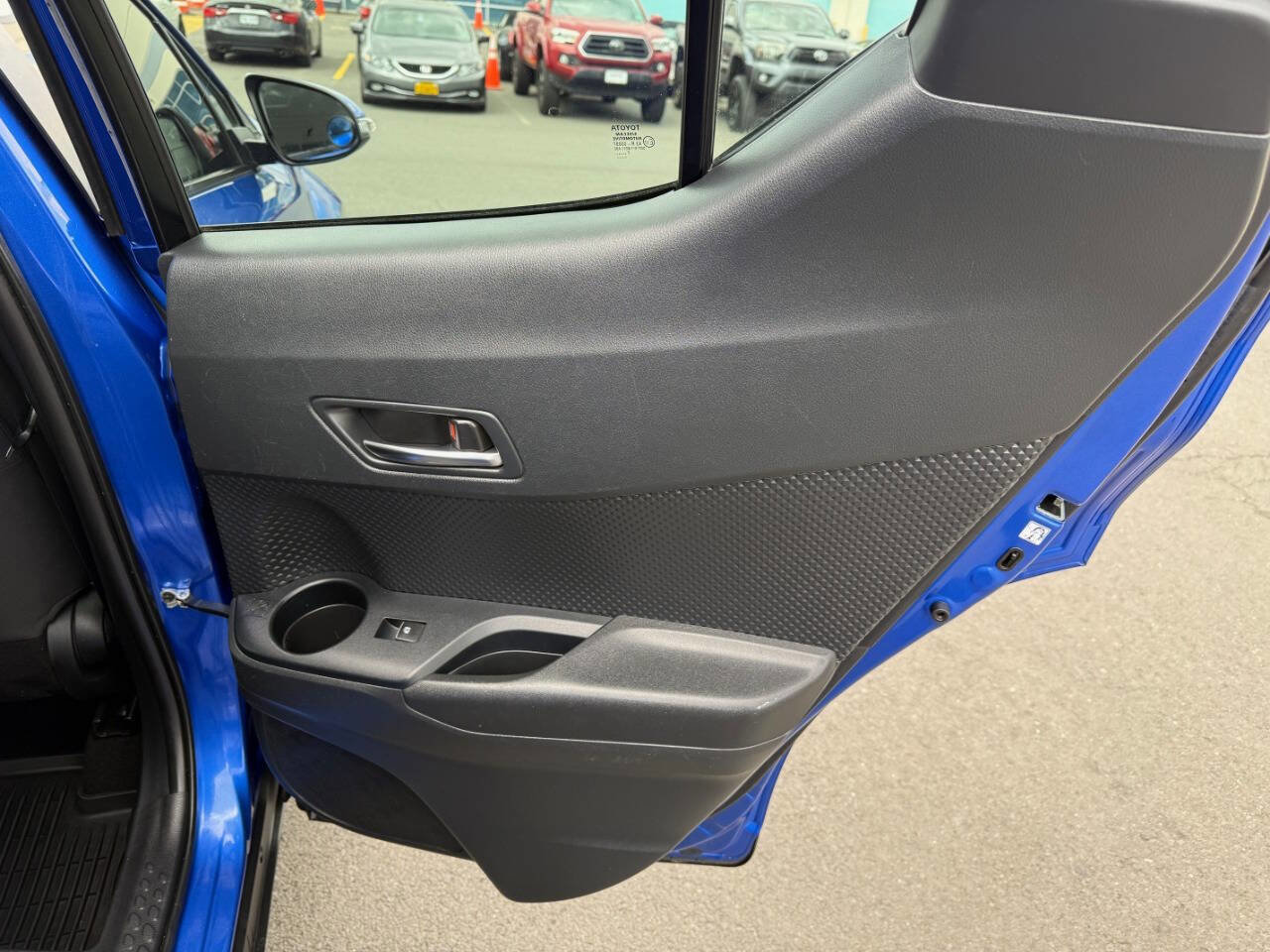Used 2018 Toyota C-HR XLE image 27