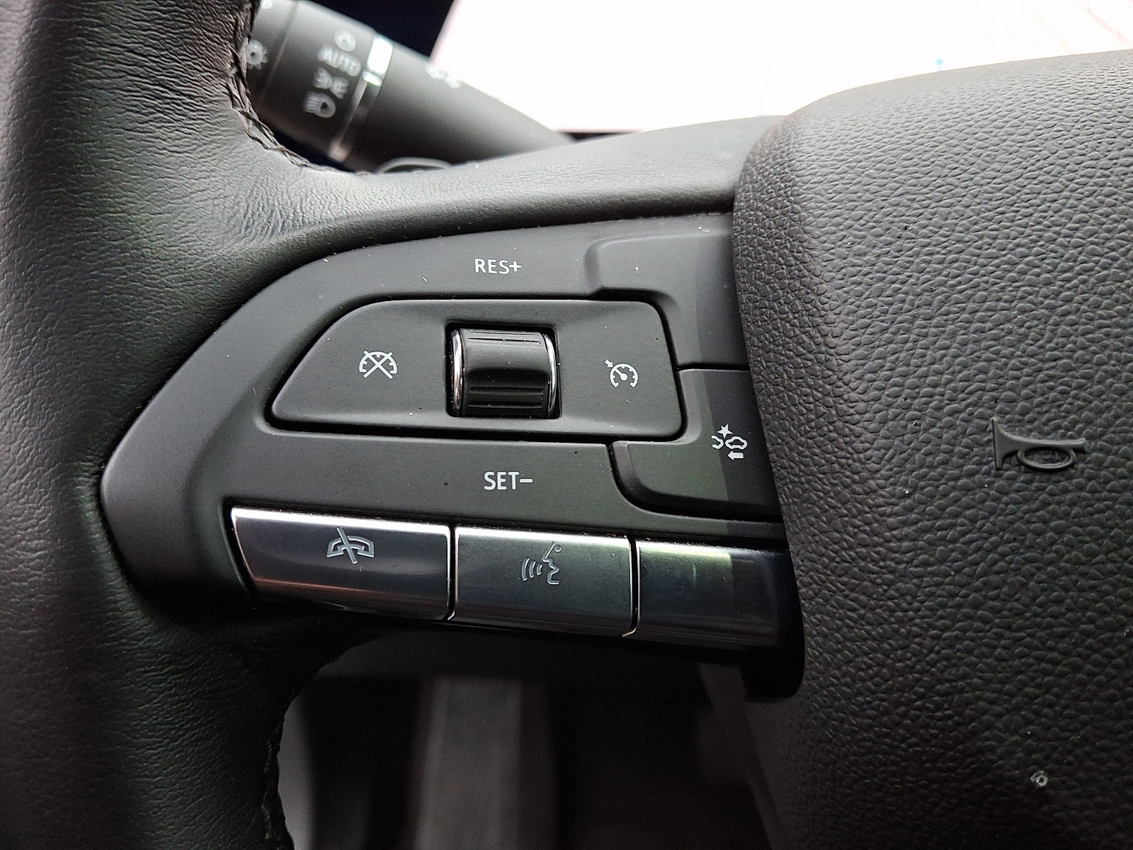 Used 2025 Cadillac XT4 Premium Luxury AWD/4WD image 22