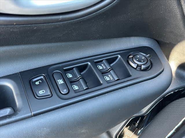 Used 2023 Jeep Renegade Altitude AWD/4WD image 13
