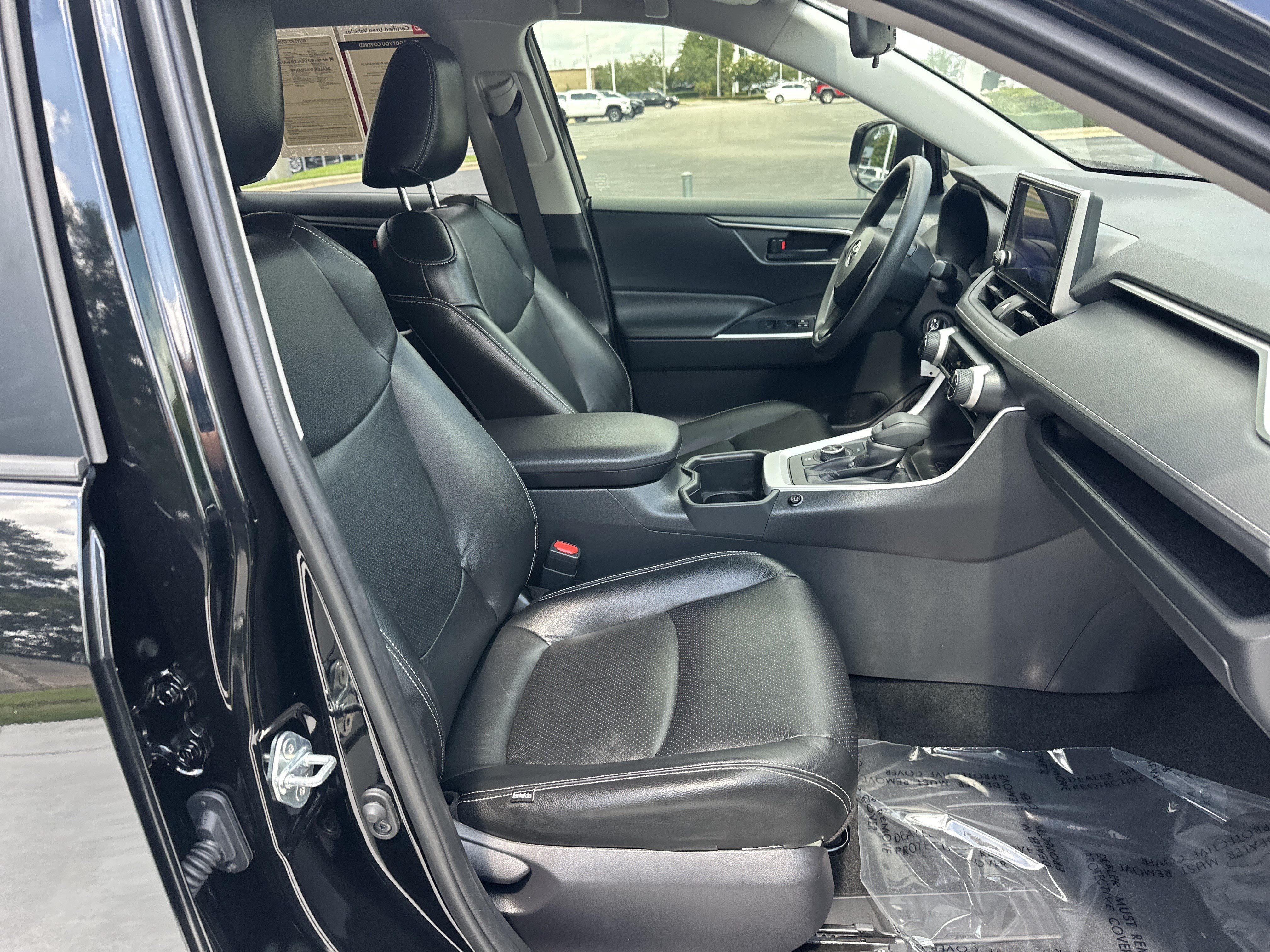 Certified 2023 Toyota RAV4 XSE w/ XSE Grade Weather Package AWD/4WD image 33