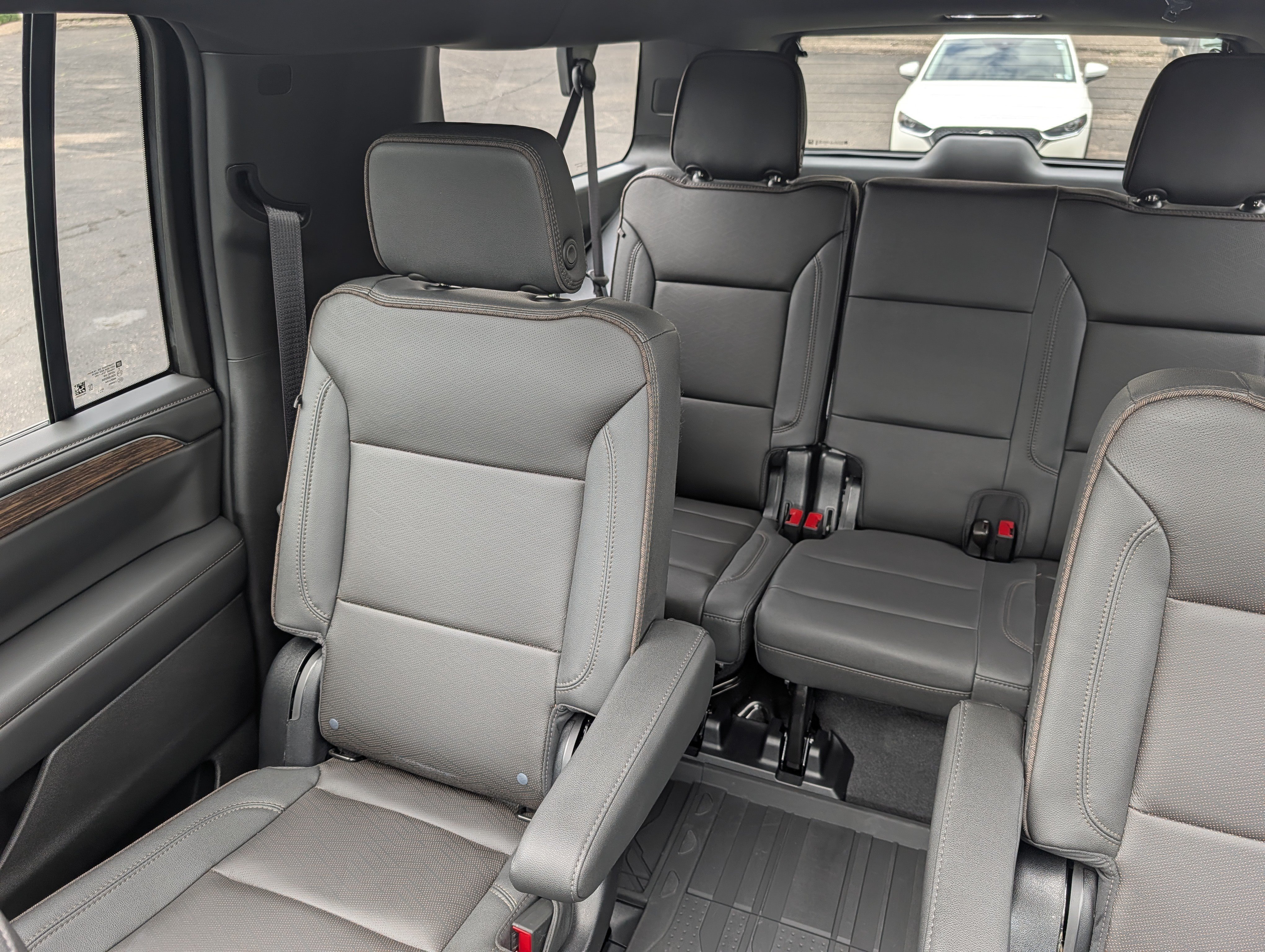 Used 2023 Chevrolet Suburban High Country w/ LPO, Illumination Package AWD/4WD image 12