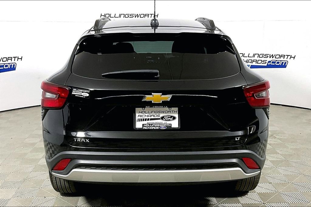 Used 2025 Chevrolet Trax LT w/ LT Convenience Package image 4