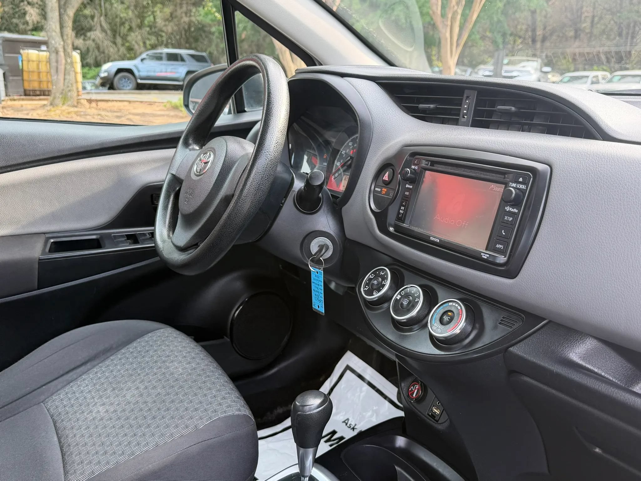 Used 2016 Toyota Yaris L FWD image 24