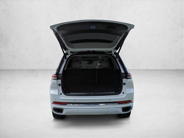 Used 2022 Jeep Grand Cherokee Overland w/ Luxury Tech Group IV image 7