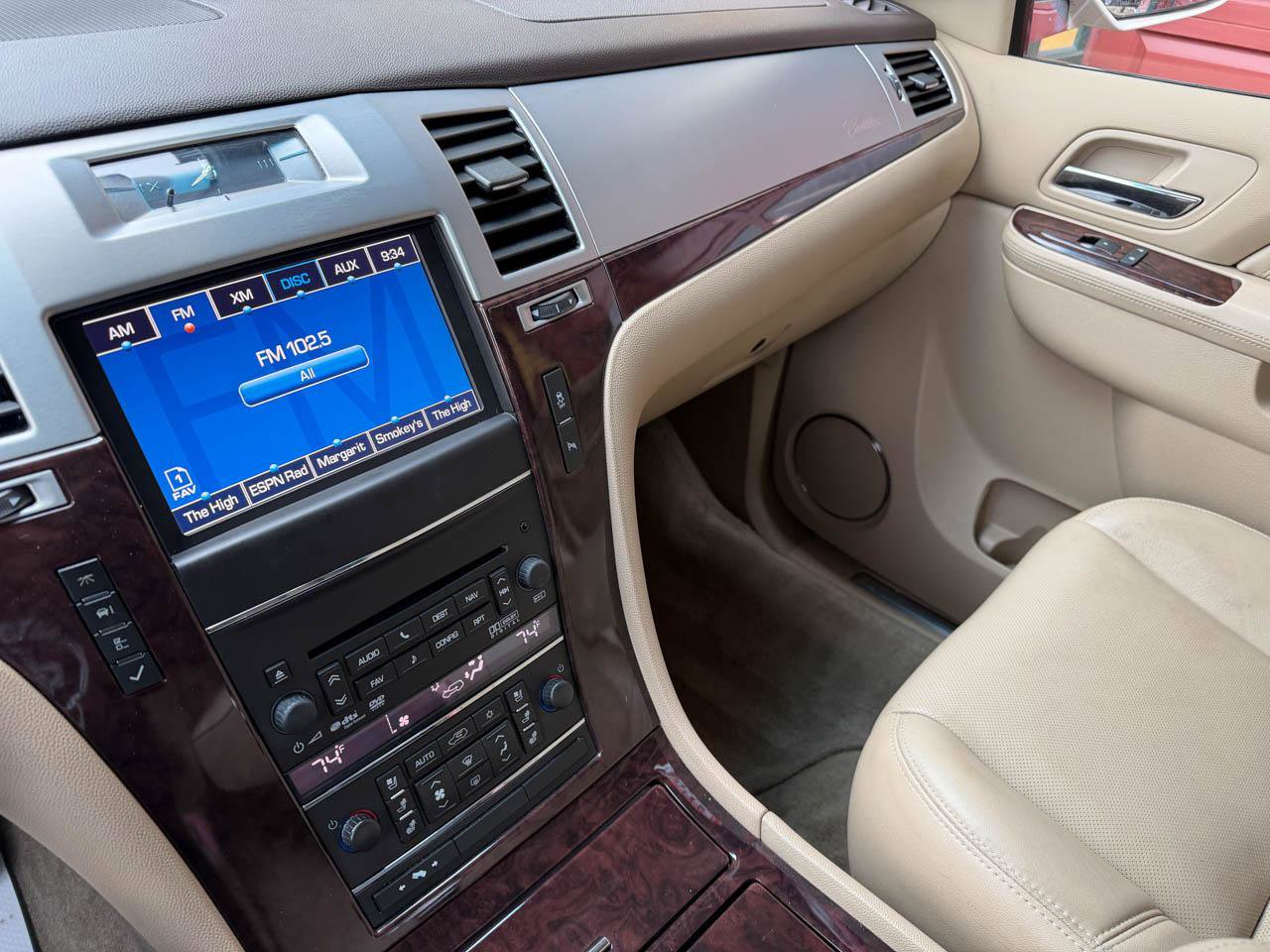 Used 2013 Cadillac Escalade EXT Luxury image 24