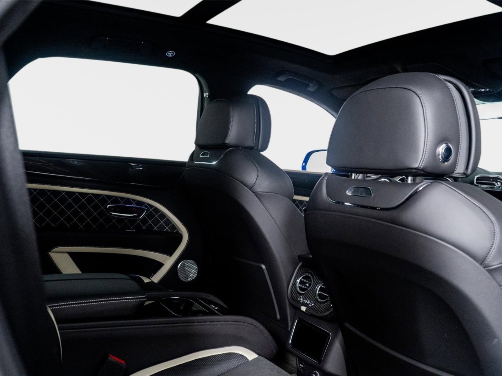 Used 2022 Bentley Bentayga Speed image 55