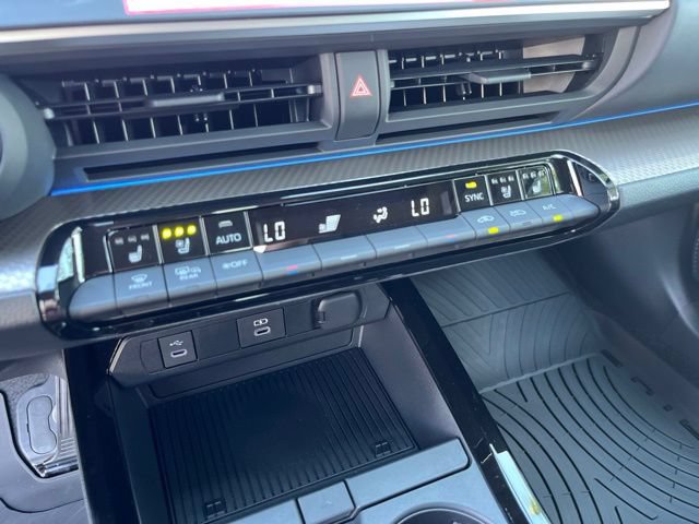 New 2027 Toyota Prius Limited w/ Limited Premium Package FWD image 27