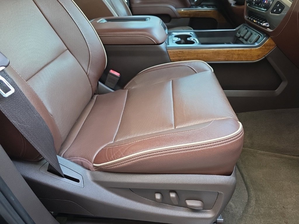 Used 2016 Chevrolet Silverado 2500 High Country w/ Duramax Plus Package image 23