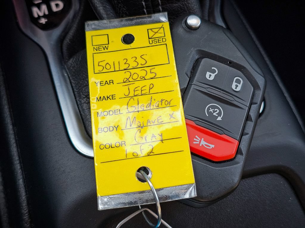 Used 2025 Jeep Gladiator Mojave AWD/4WD image 44