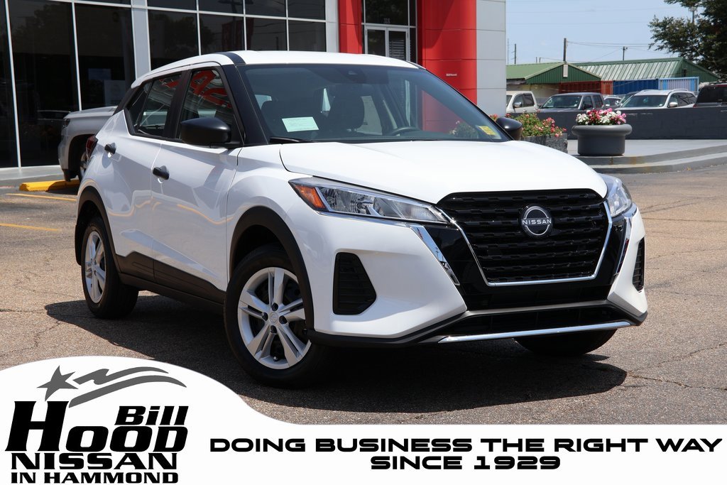 New 2025 Nissan Kicks Play S