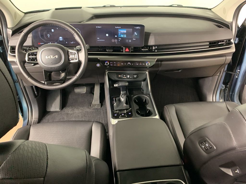 Used 2025 Kia Carnival SX Prestige image 41