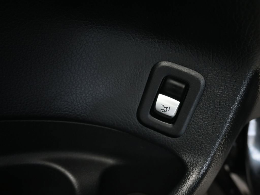 Used 2018 Mercedes-Benz GLC 300 4MATIC Coupe image 12