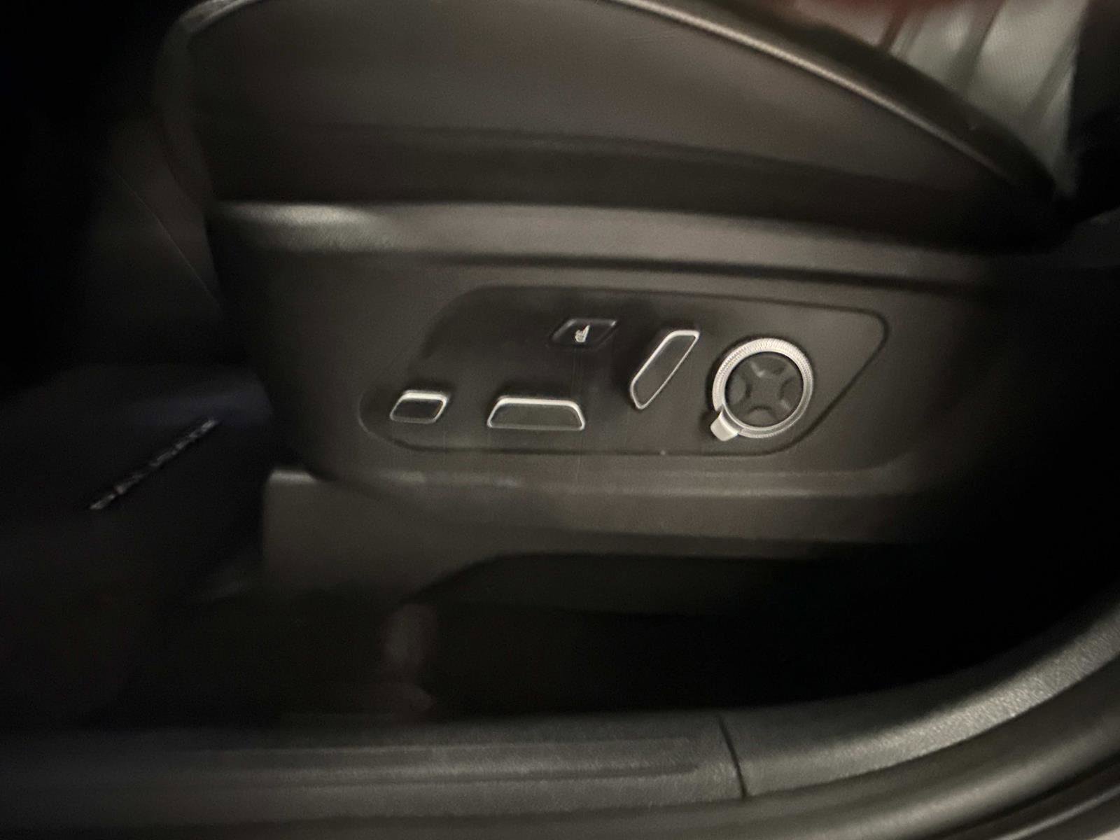 Used 2024 Hyundai Palisade Calligraphy image 21