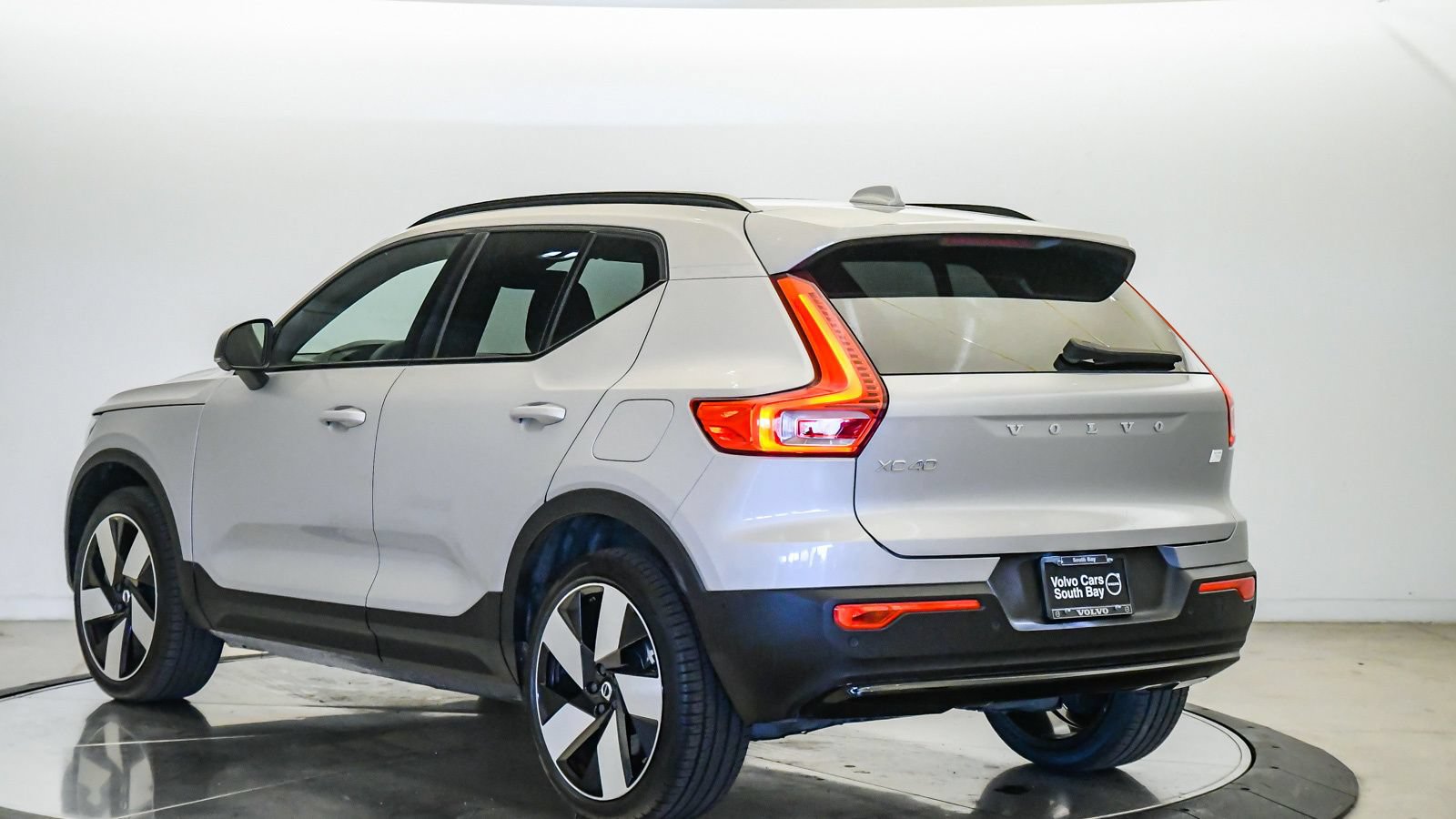 Certified 2023 Volvo XC40 Recharge Plus AWD/4WD image 2