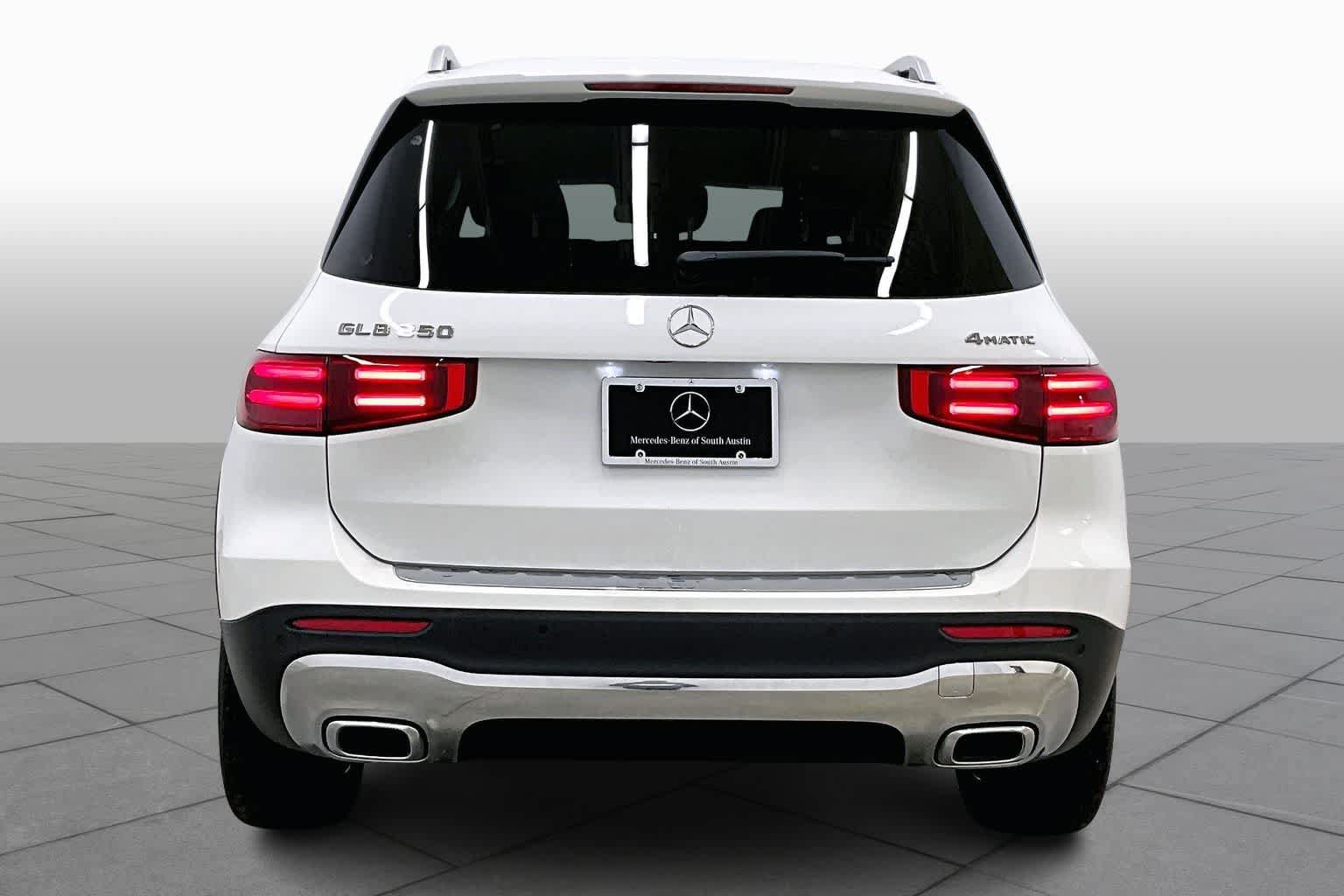 Used 2026 Mercedes-Benz GLB 250 4MATIC image 4