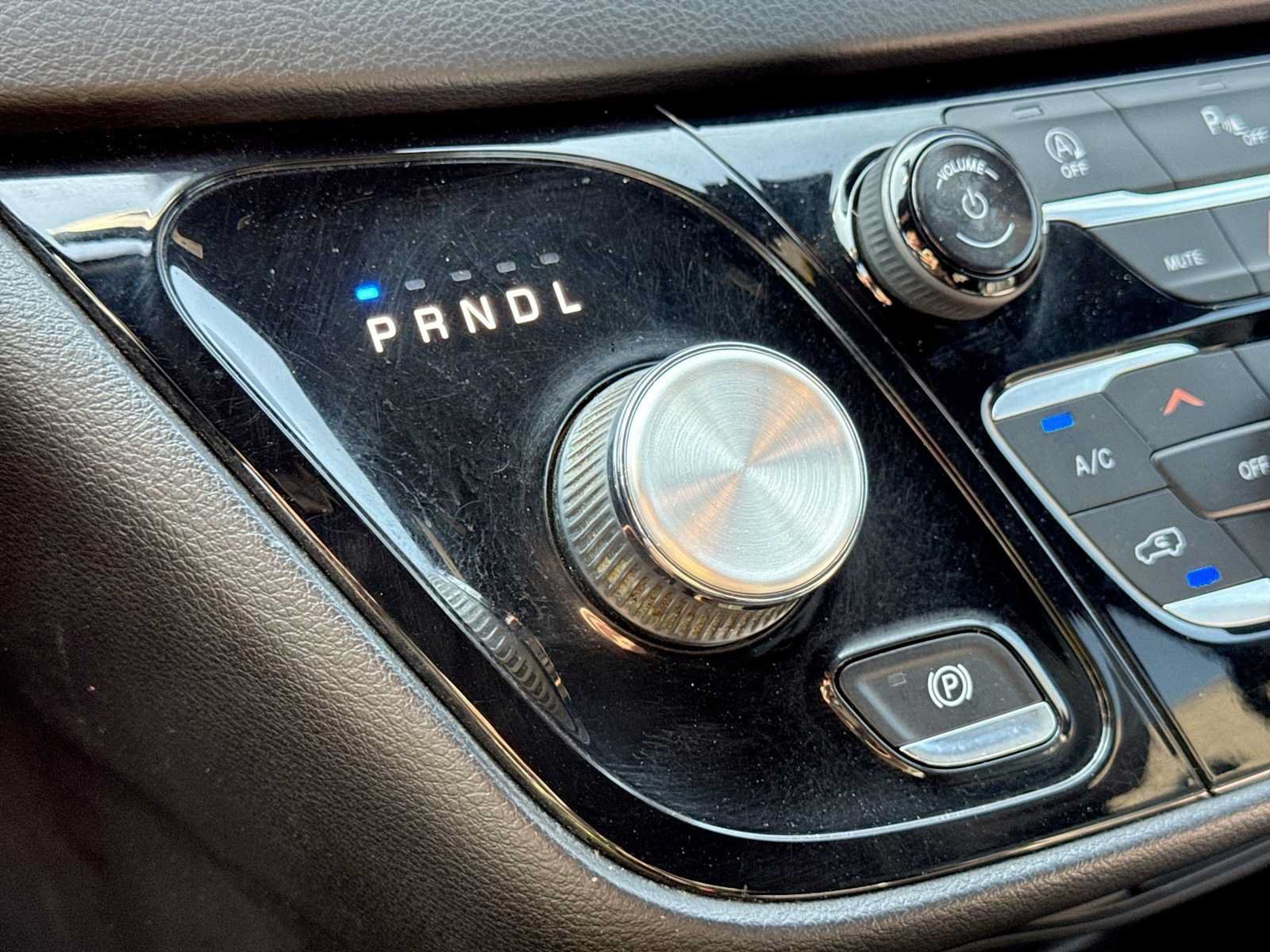 Used 2018 Chrysler Pacifica Touring-L Plus FWD image 33
