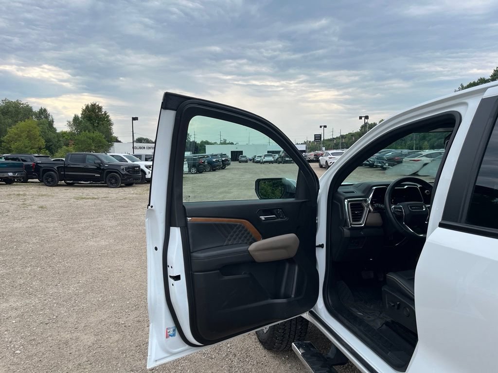 Used 2023 GMC Canyon Denali AWD/4WD image 14