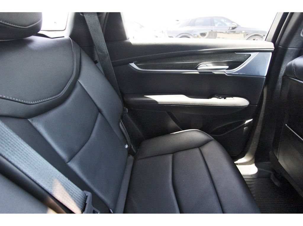 Certified 2025 Cadillac XT5 Sportv w/ Technology Package AWD/4WD image 11