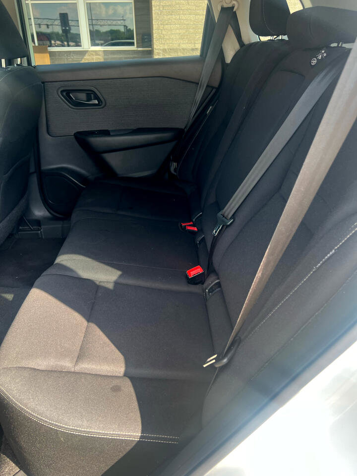 Used 2023 Nissan Rogue S image 9