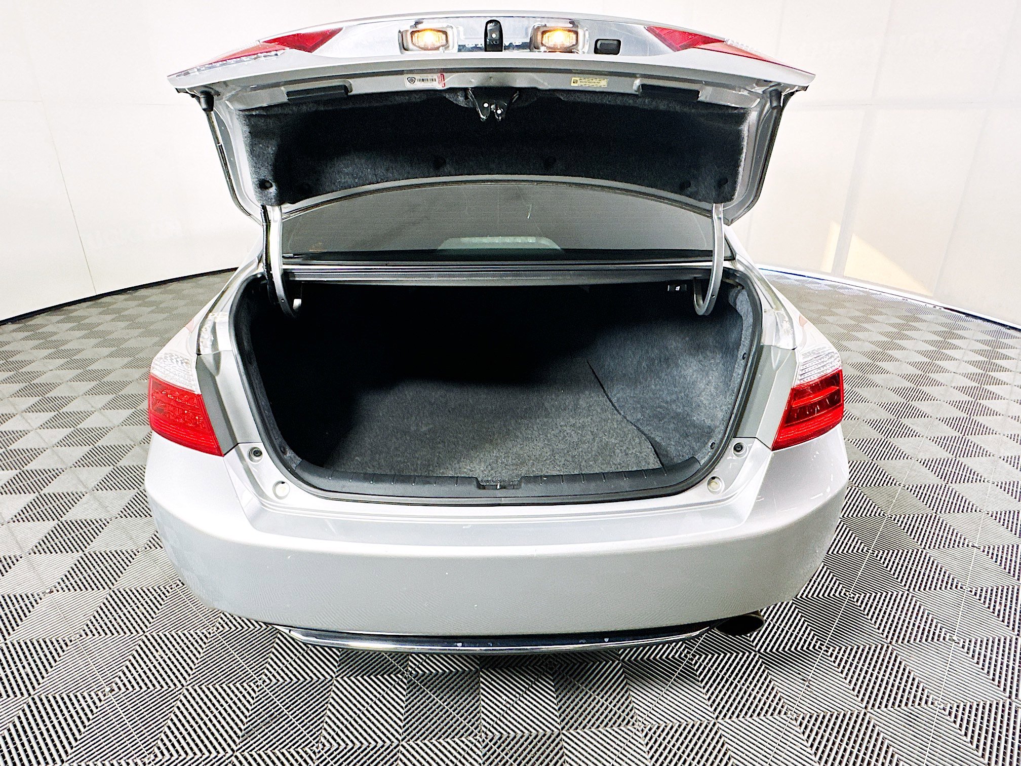 Used 2014 Honda Accord EX-L image 31