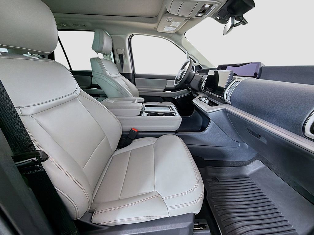 Used 2025 Ford Expedition Active image 23