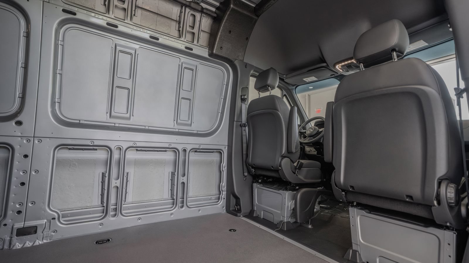 Used 2025 Mercedes-Benz Sprinter 2500 image 28