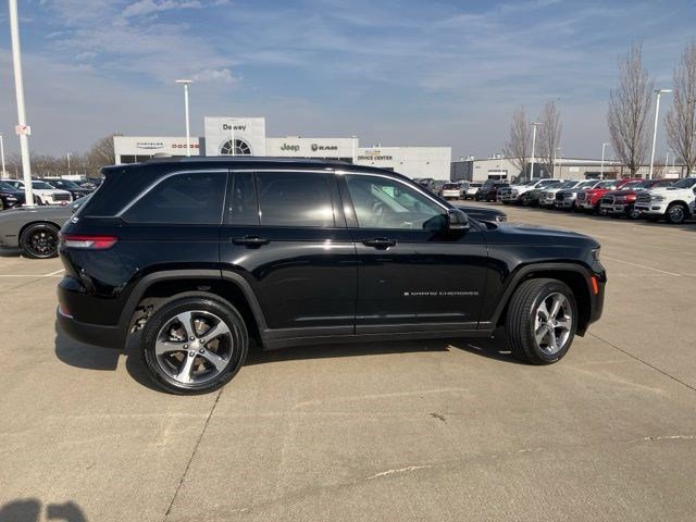 Used 2023 Jeep Grand Cherokee Limited image 5