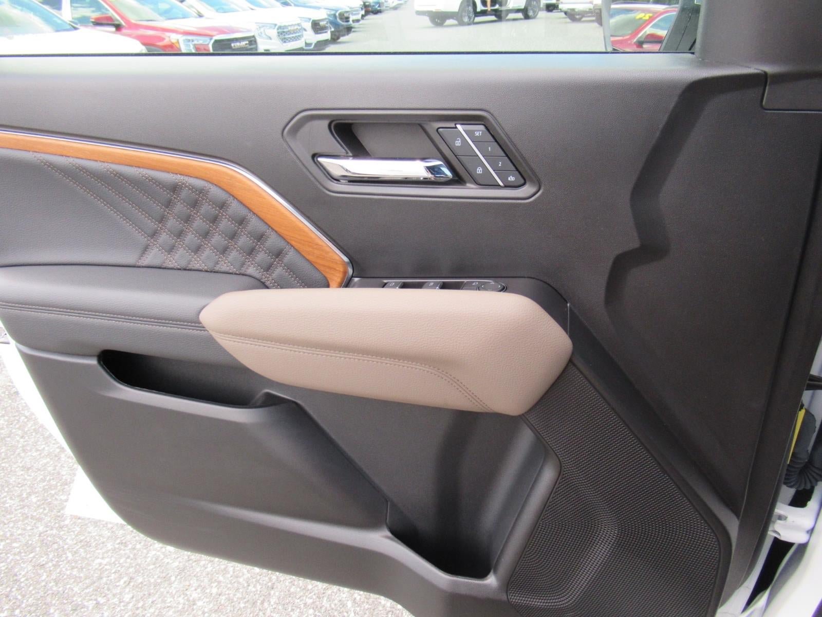 Used 2024 GMC Canyon Denali AWD/4WD image 24
