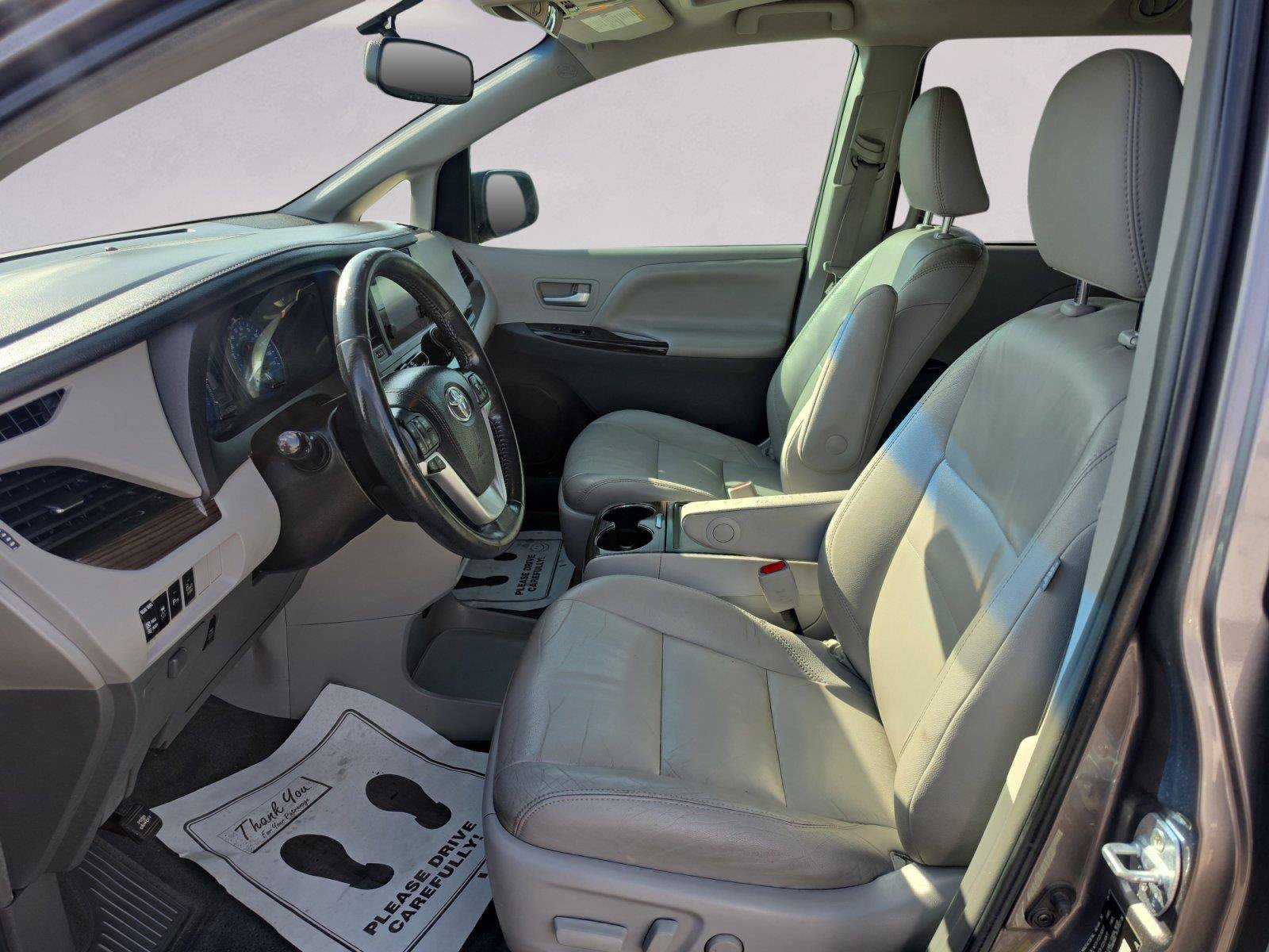 Used 2017 Toyota Sienna XLE Premium FWD image 9