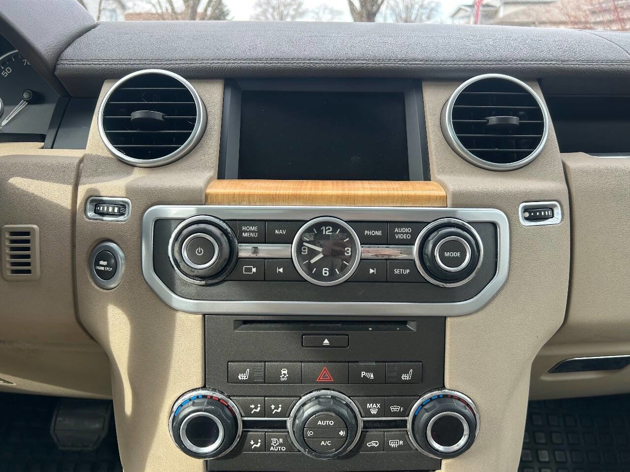 Used 2015 Land Rover LR4 HSE image 14