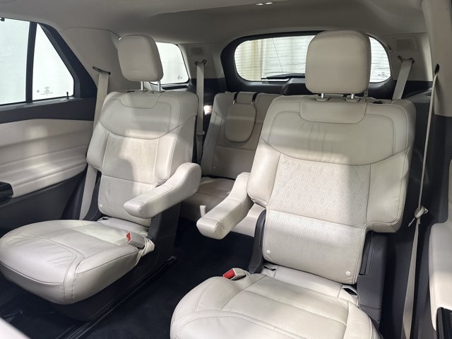 Used 2022 Ford Explorer Platinum w/ Equipment Group 601A AWD/4WD image 13