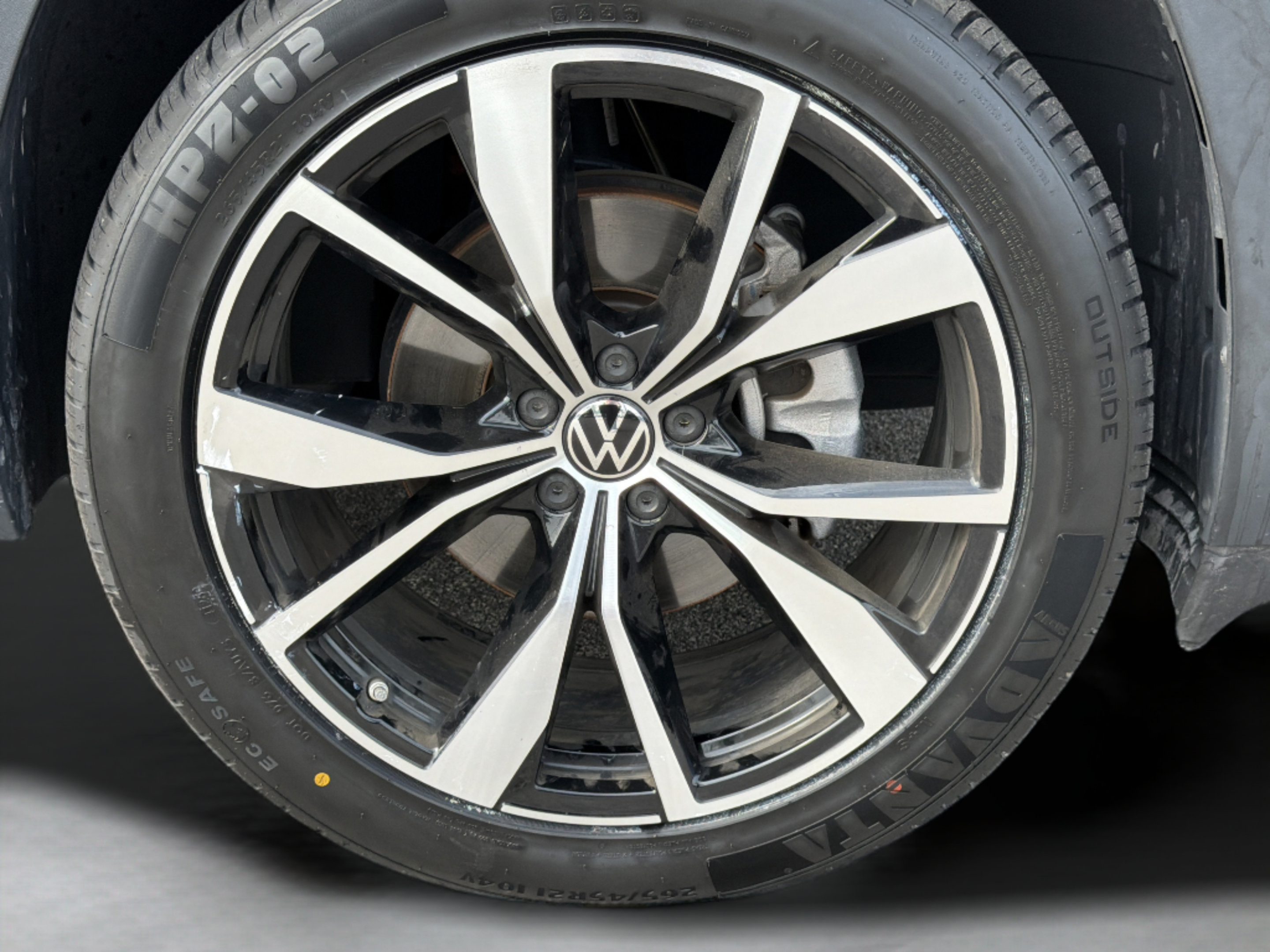 Used 2024 Volkswagen Atlas SEL Premium R-Line AWD/4WD image 35