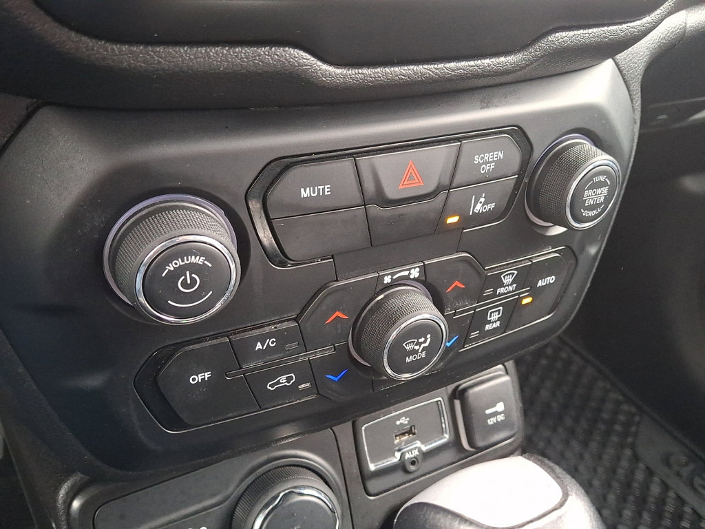 Used 2022 Jeep Renegade Limited image 29