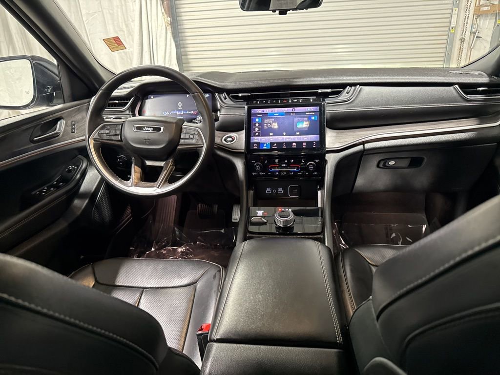 Used 2024 Jeep Grand Cherokee L Limited w/ Luxury Tech Group II image 17